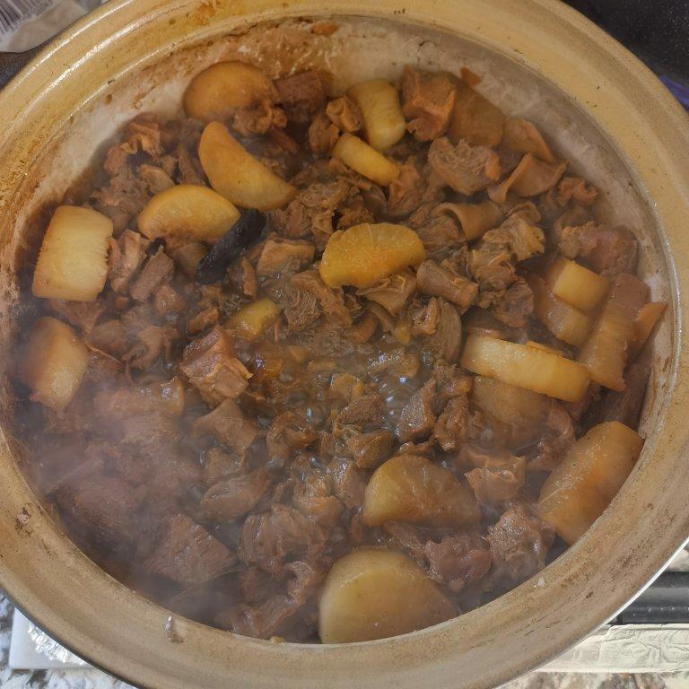 萝卜焖牛腩