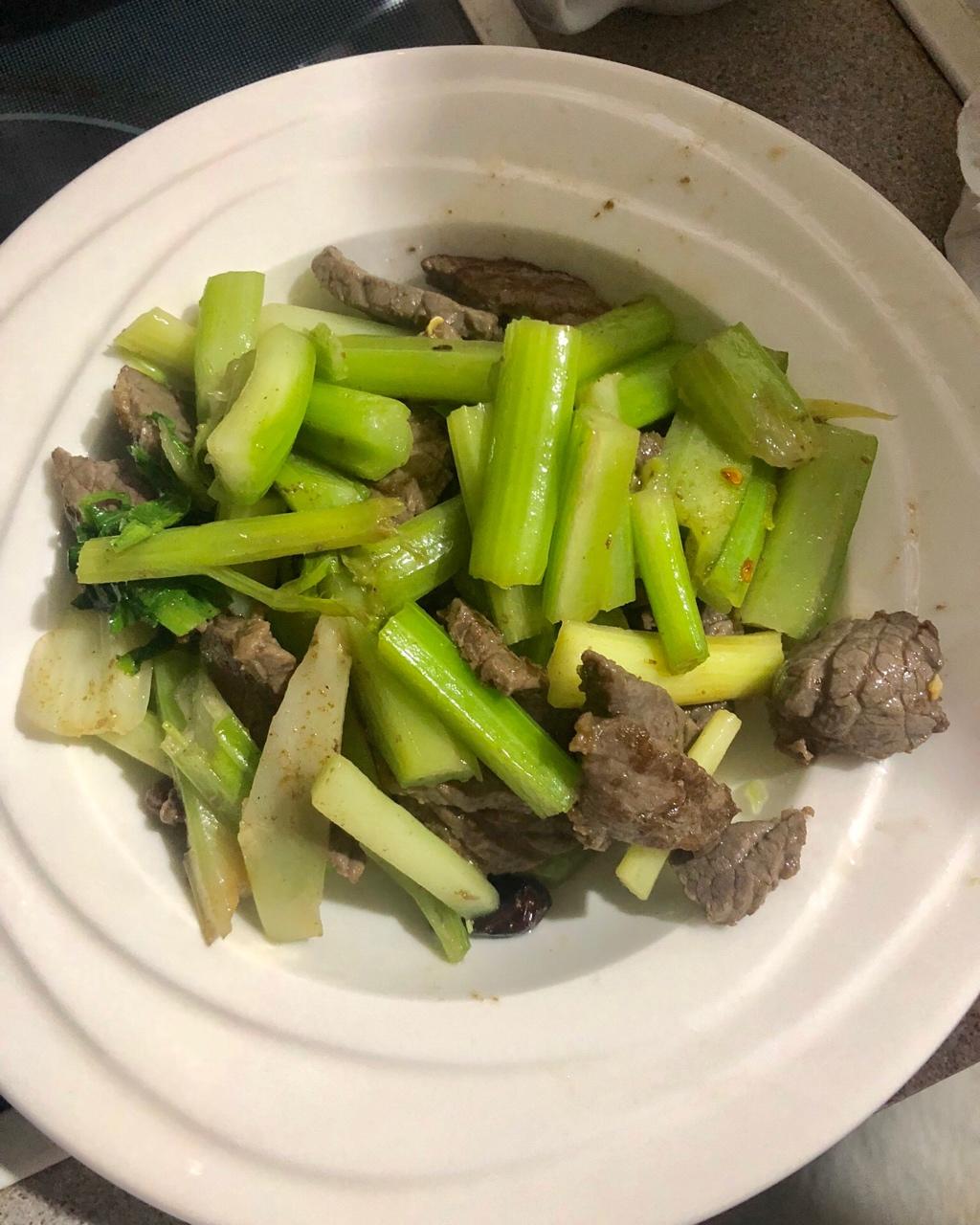 芹菜炒牛肉