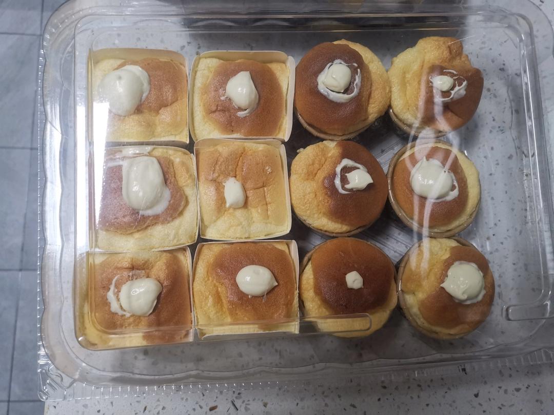 卡仕达，卡仕达酱，香甜可口，细腻顺滑，冷藏后更加冰爽。可做泡芙内馅，涂抹面包。下面的链接是泡芙作品。