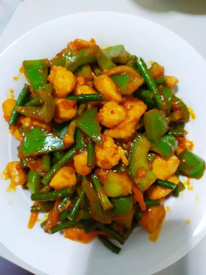 青椒番茄炒鸡丁