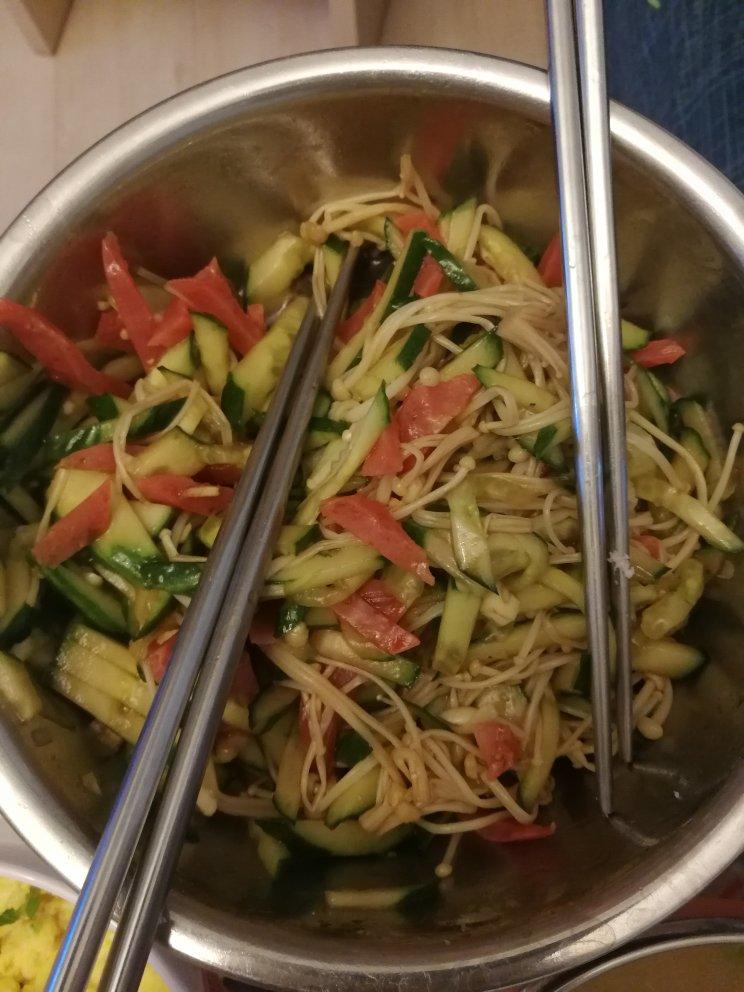 爽口金针菇拌黄瓜🥒