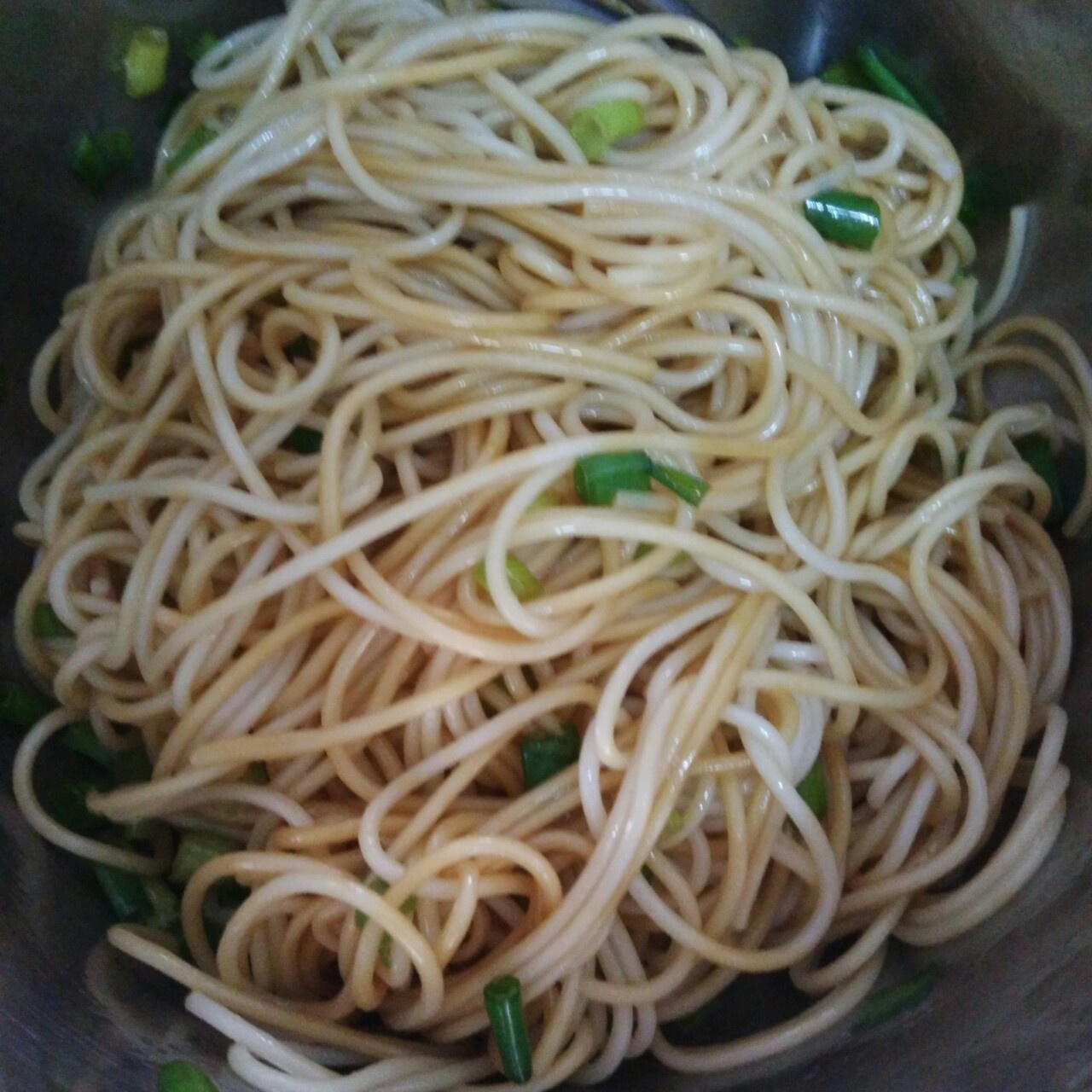 葱爆面—就是汪涵在天天向上里面做的那个啦