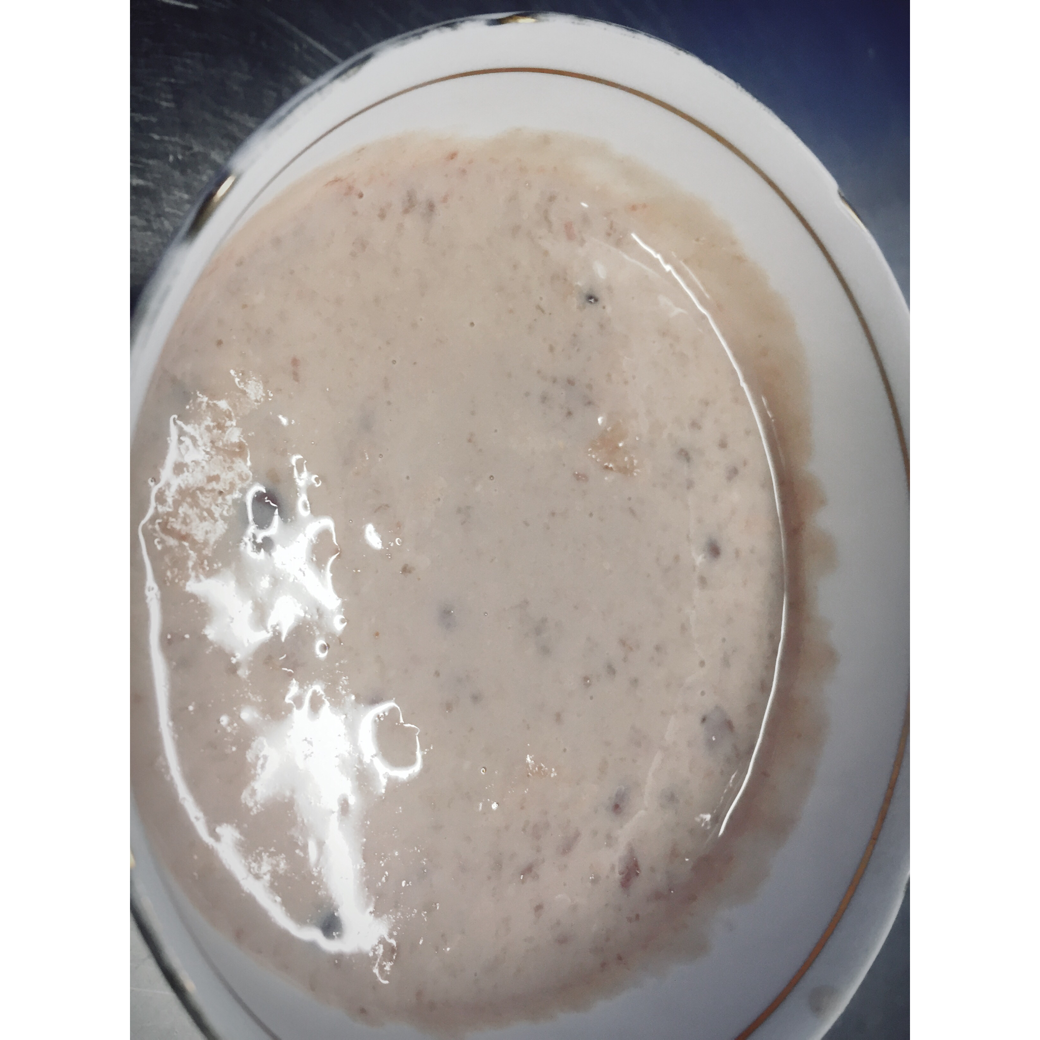 红枣红豆薏仁牛奶粥