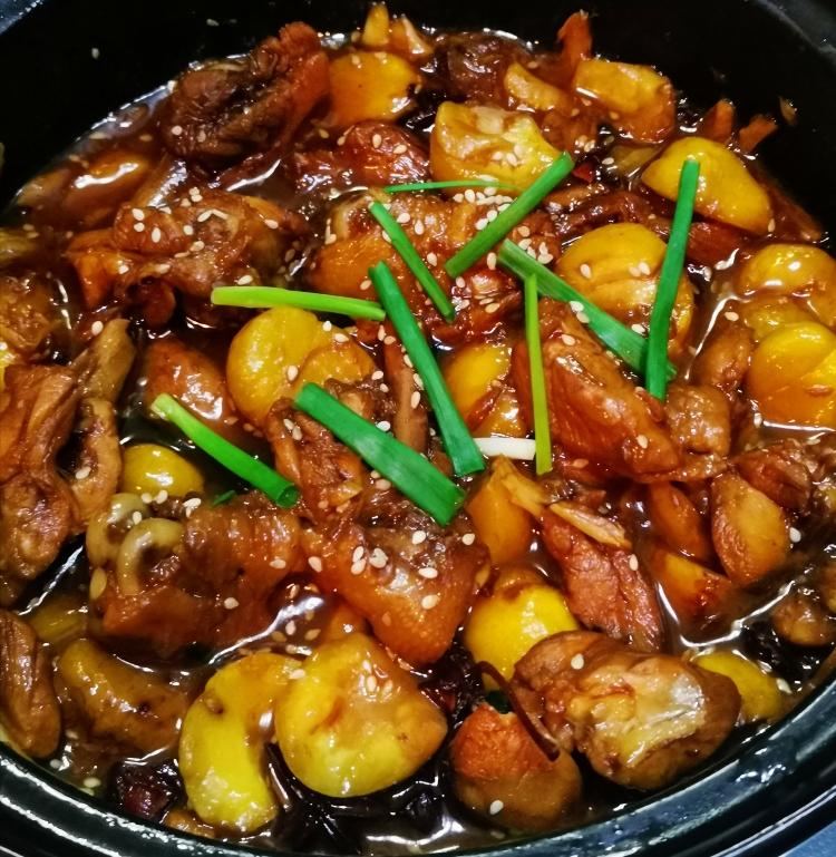 #今晚吃鸡#板栗香鸡煲