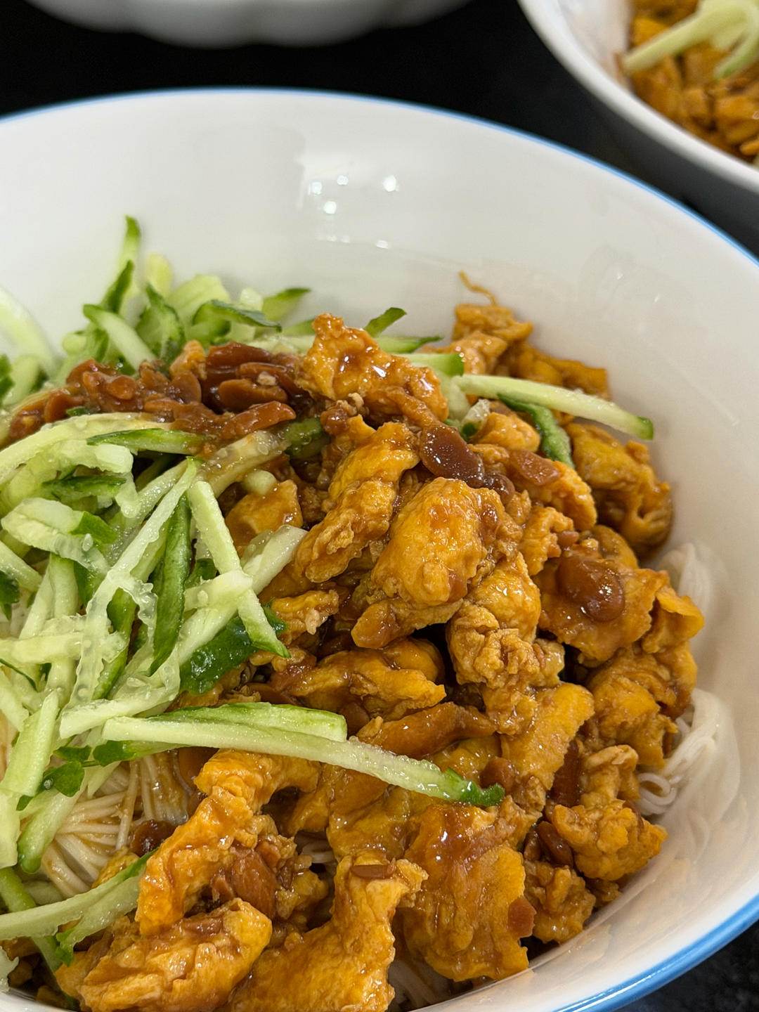 只用黄豆酱、生抽蚝油和糖的鸡蛋炸酱面