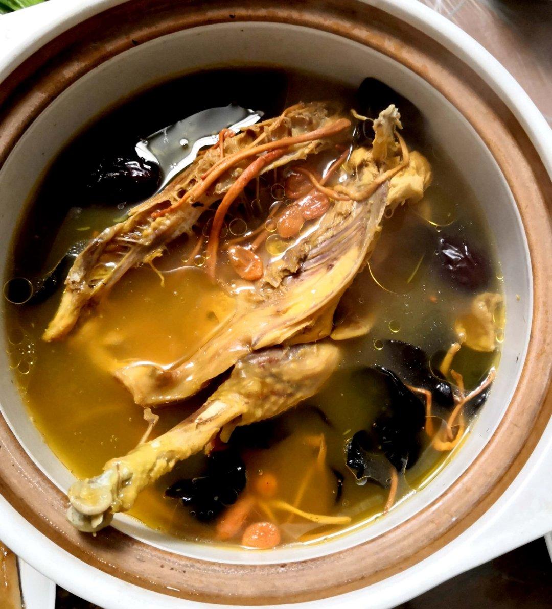 虫草花煲鸡汤