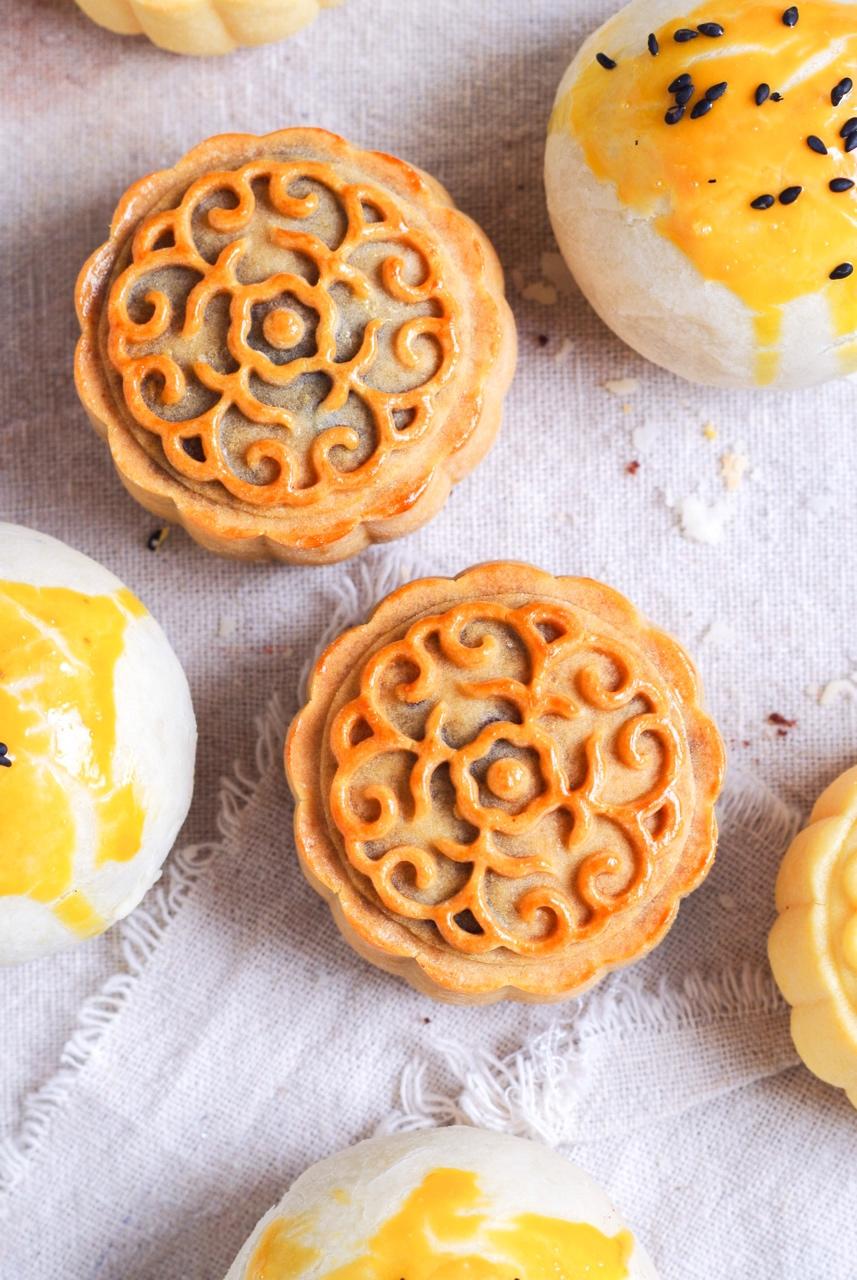 广式月饼－－蛋黄豆沙月饼