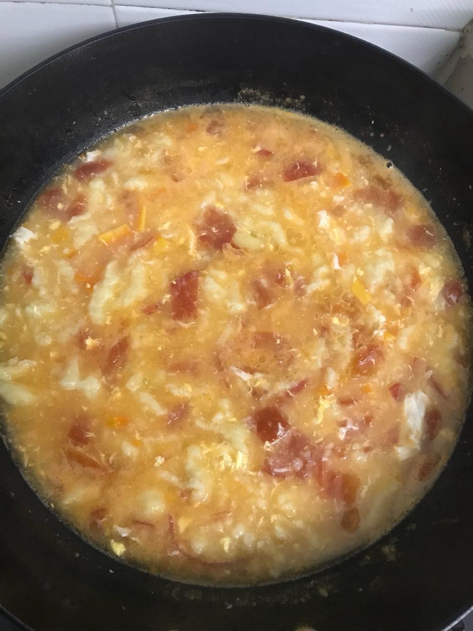不用揉面就能吃的美味面食——西红柿小鱼面疙瘩