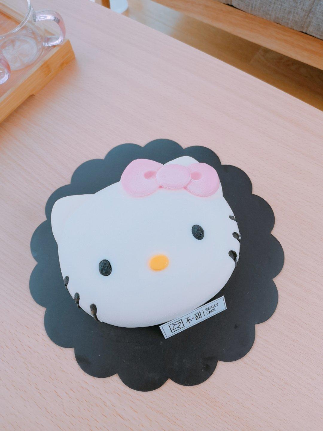 6寸kitty慕斯蛋糕