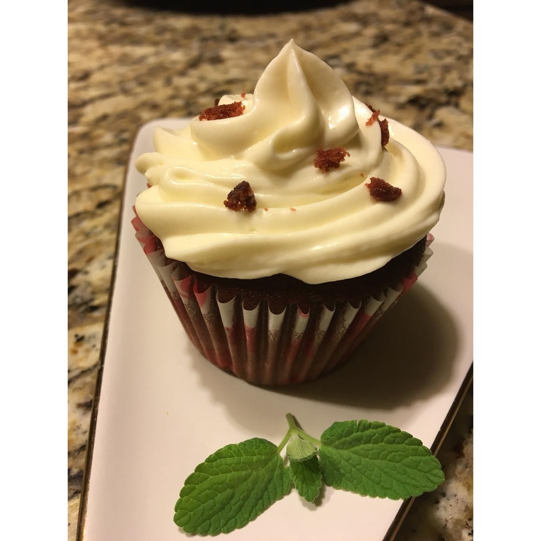 红丝绒纸杯蛋糕