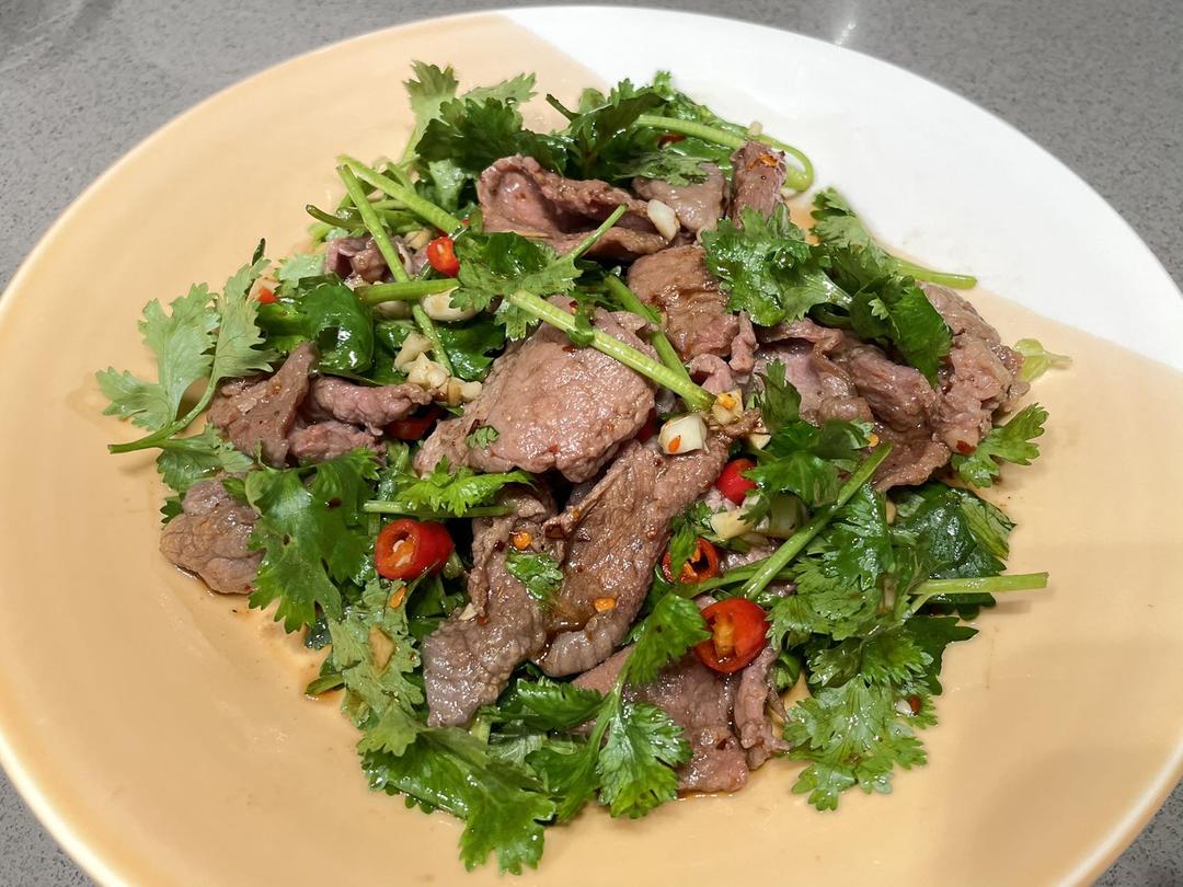 牛肉片嫩滑好吃😋的秘诀！香菜拌牛肉