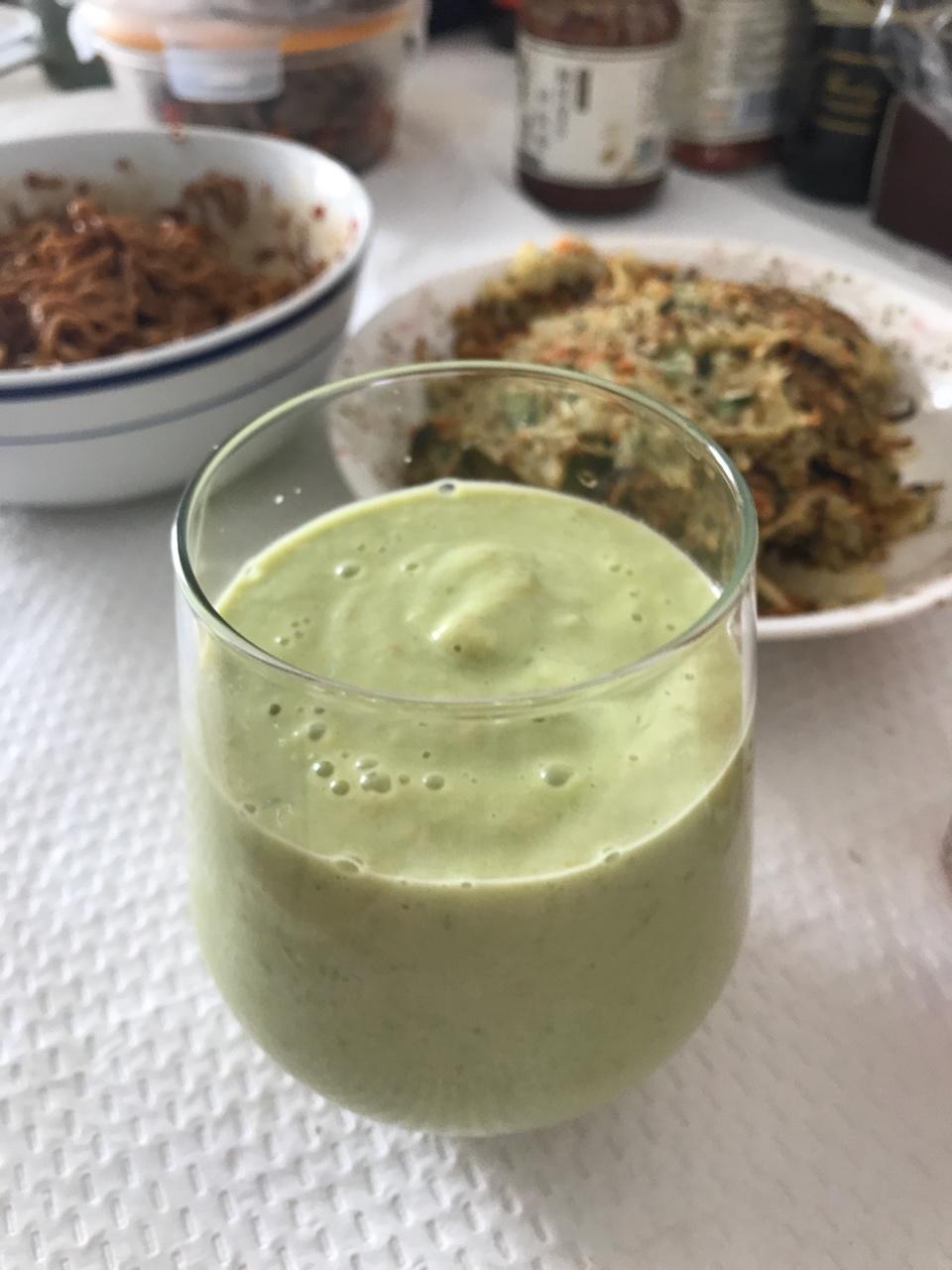 芒果牛油果奶昔