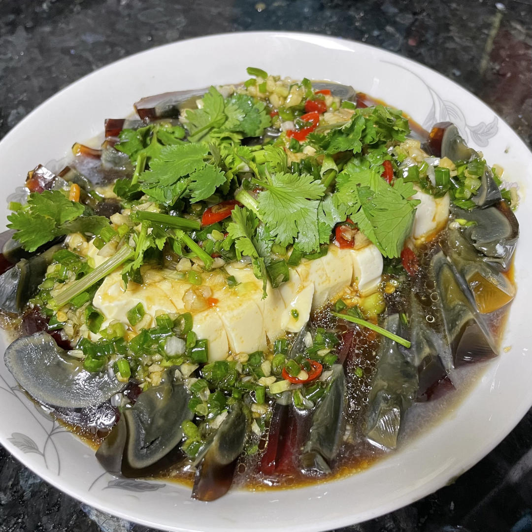 皮蛋拌豆腐