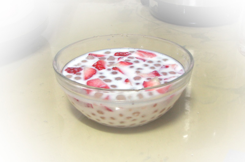 牛奶草莓西米露