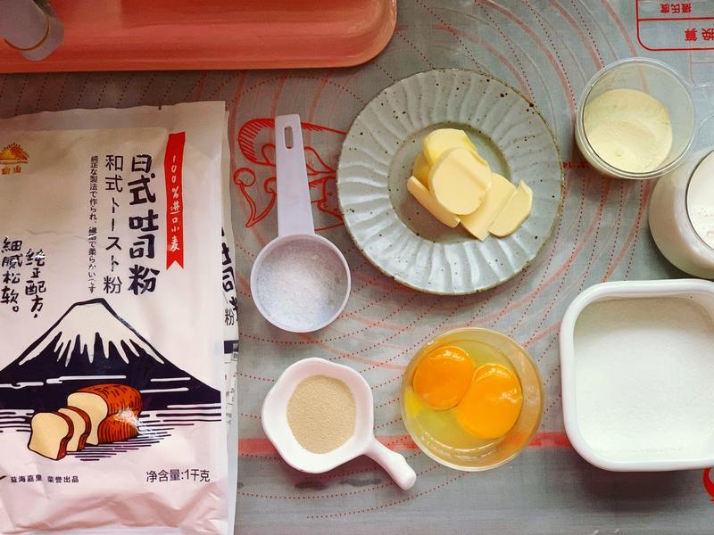 纯奶手撕吐司的做法 步骤1