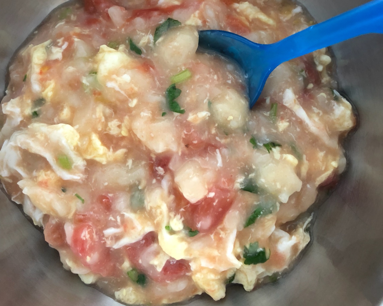 快手宝宝饭 鲜虾西红柿鸡蛋疙瘩汤的做法