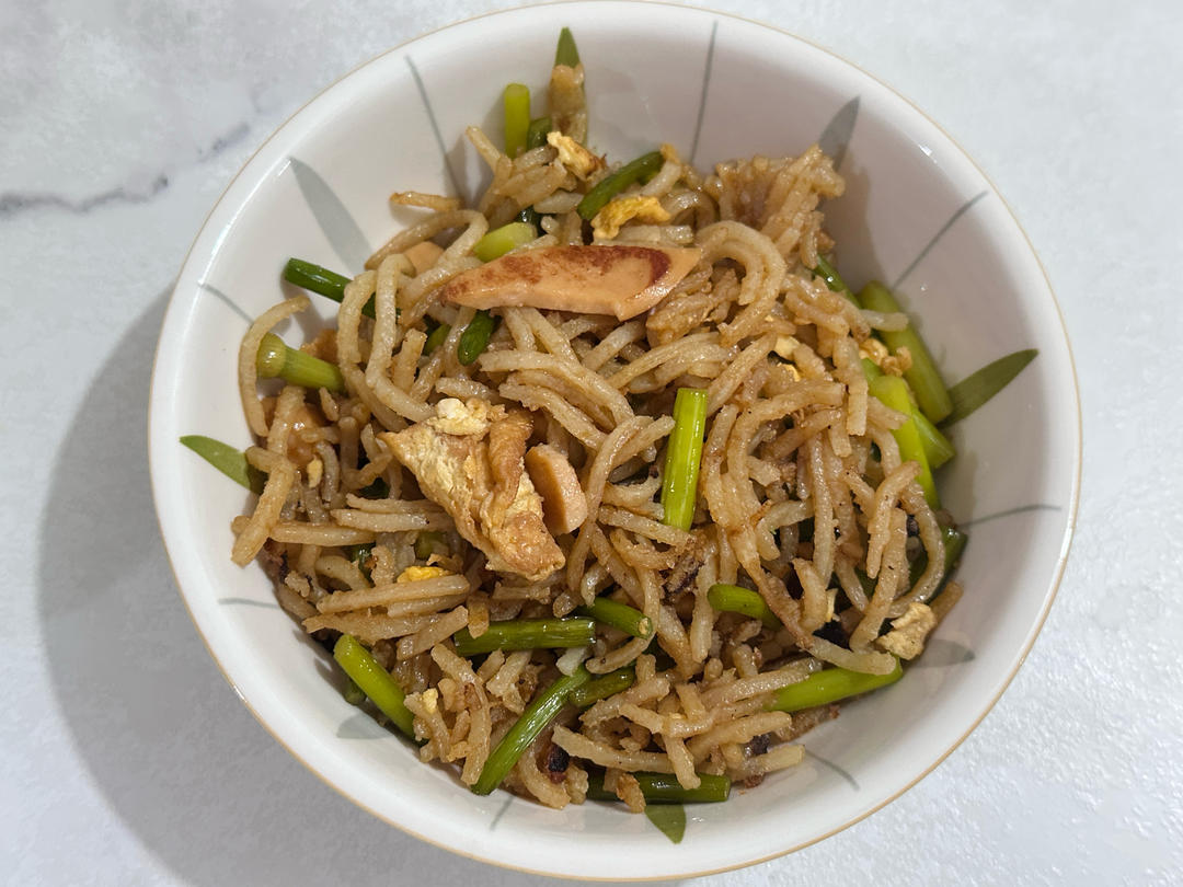 好吃的蒜苔炒饼炒面