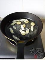 海燕鱼拌花生米的做法 步骤4