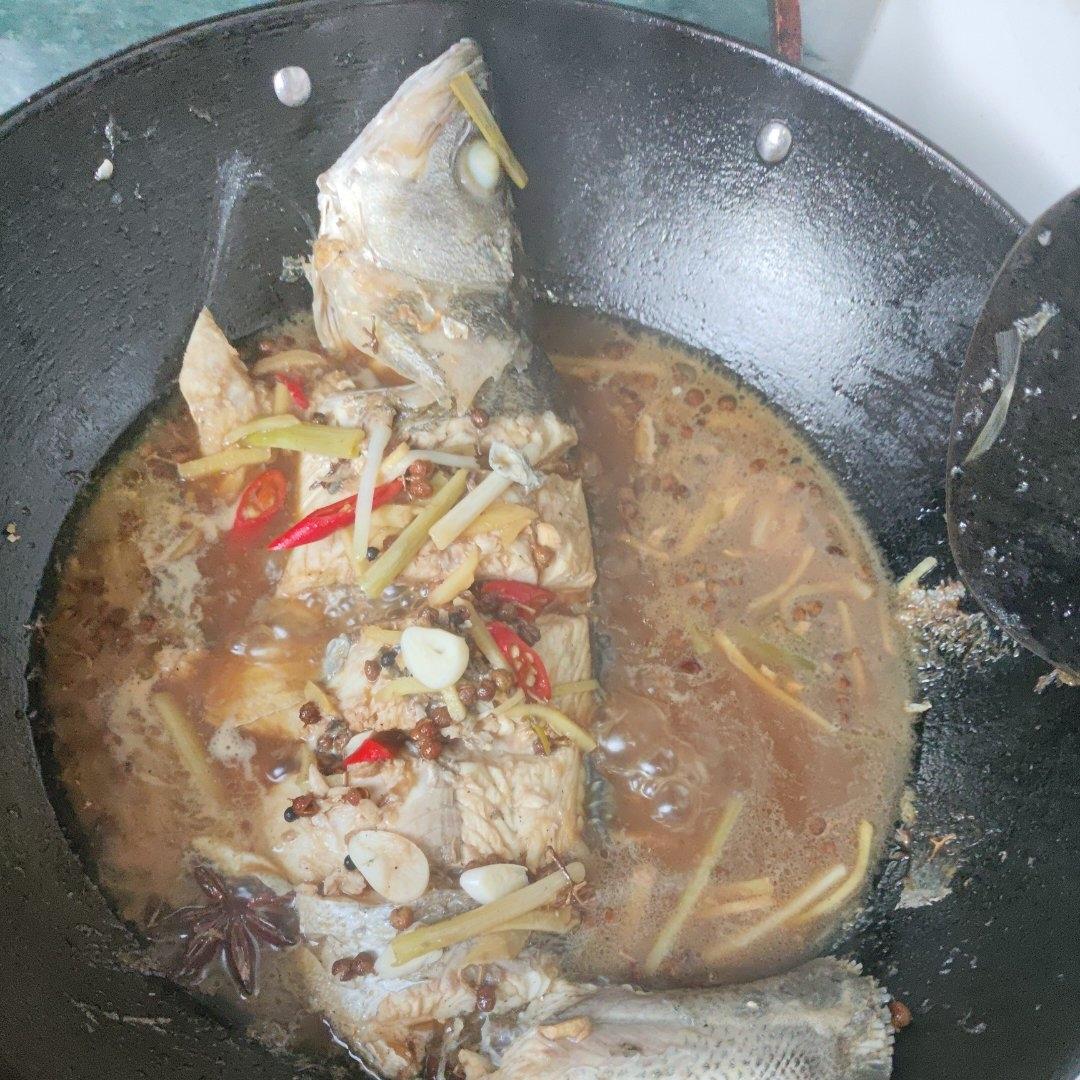 红烧鲈鱼