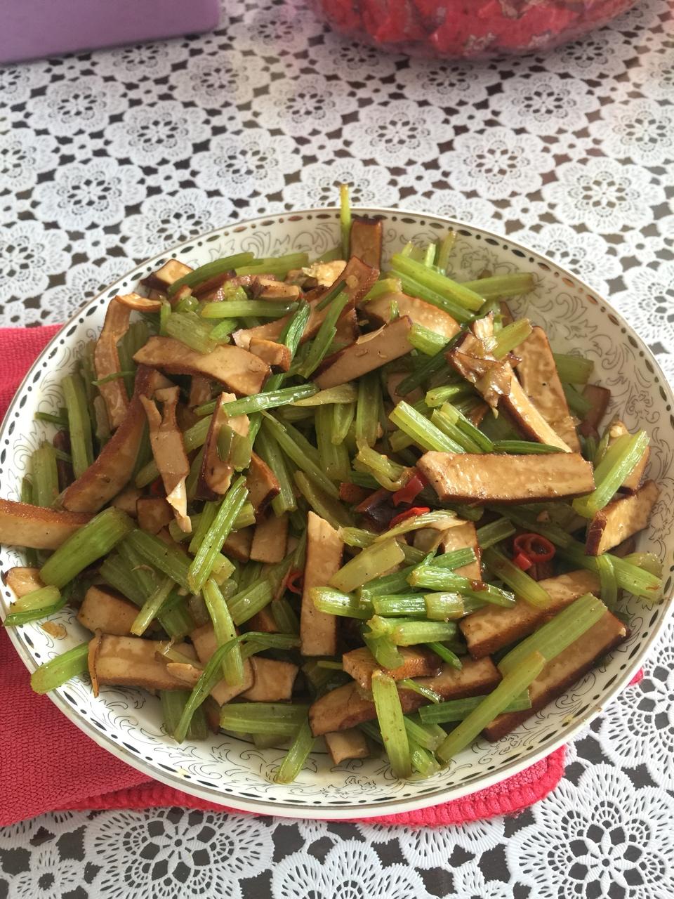芹菜炒香干