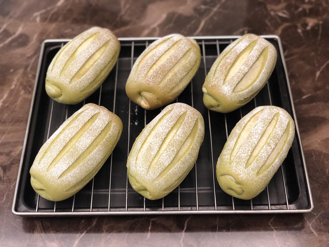 抹茶双色哈斯面包，红豆欧包