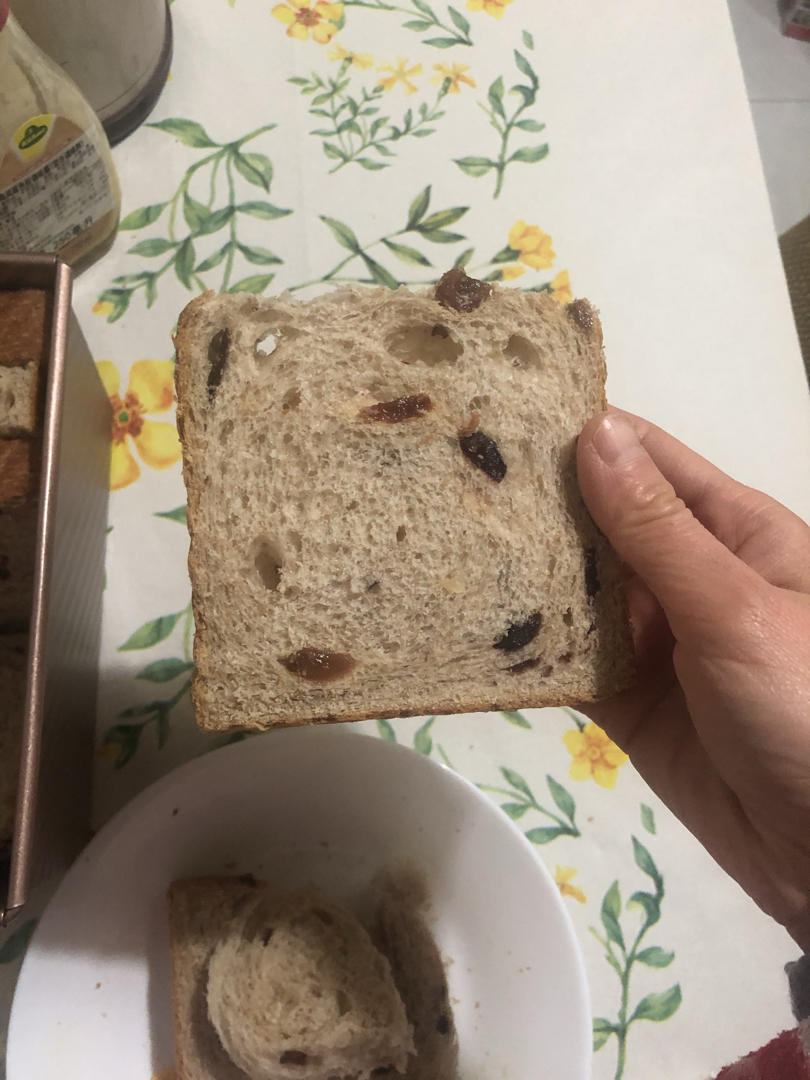 高纤低脂的全麦核桃吐司