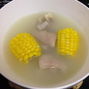 甜玉米猪脚汤的做法 步骤1