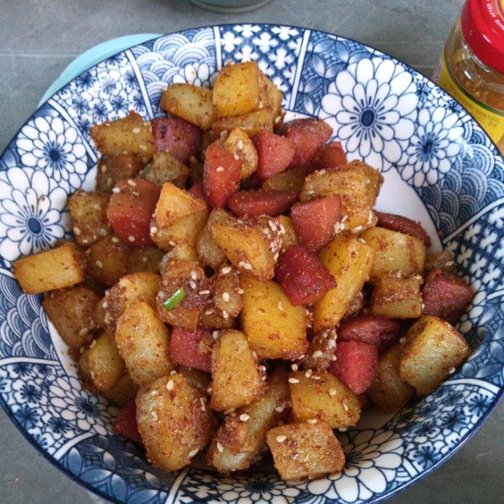 巨好吃的孜然火腿土豆丁