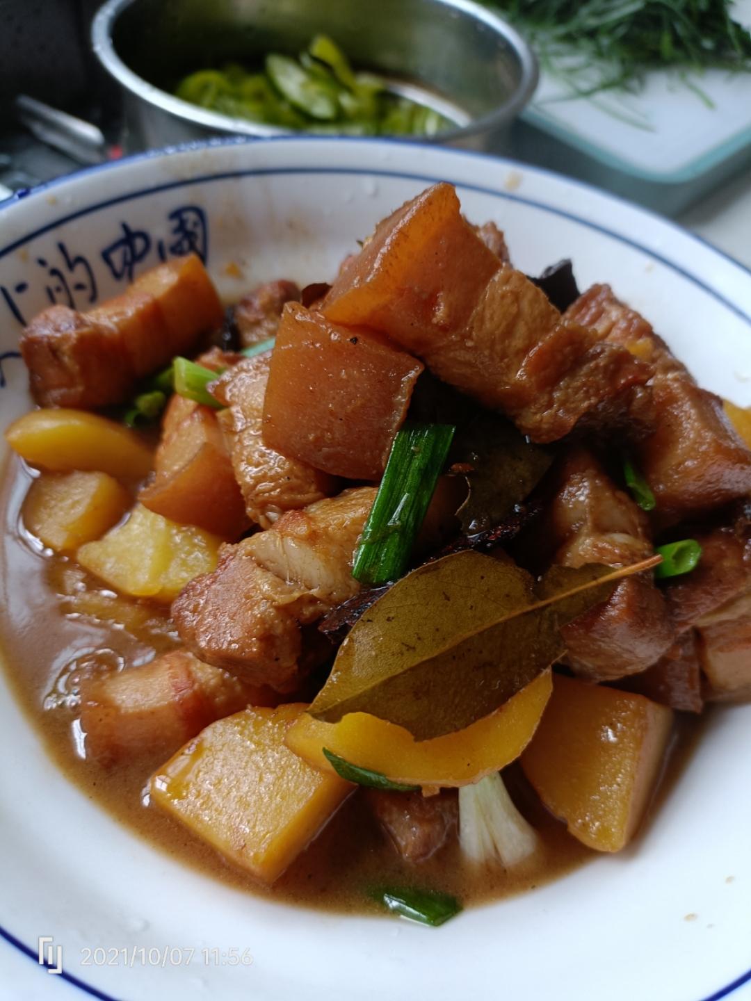 超级好吃下饭的土豆烧肉