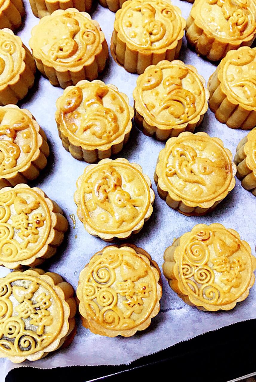 广式月饼——蛋黄莲蓉月饼