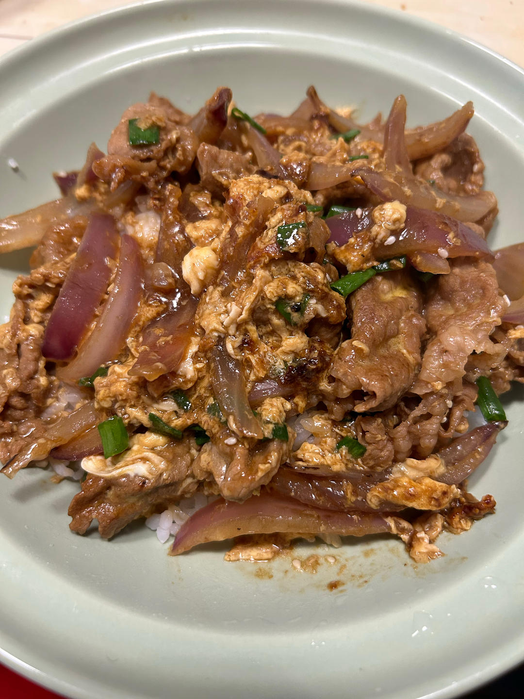 洋葱滑蛋肥牛卷/饭。一个人也要好好吃饭