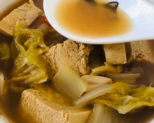 酸菜炖冻豆腐汤的做法 步骤2