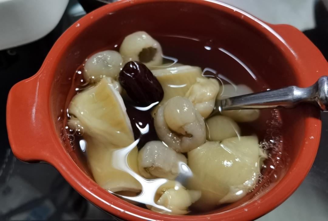 鱼胶炖红枣桂圆（做法超级简单）