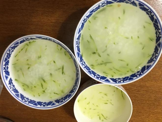 黄瓜香米美容粥的做法