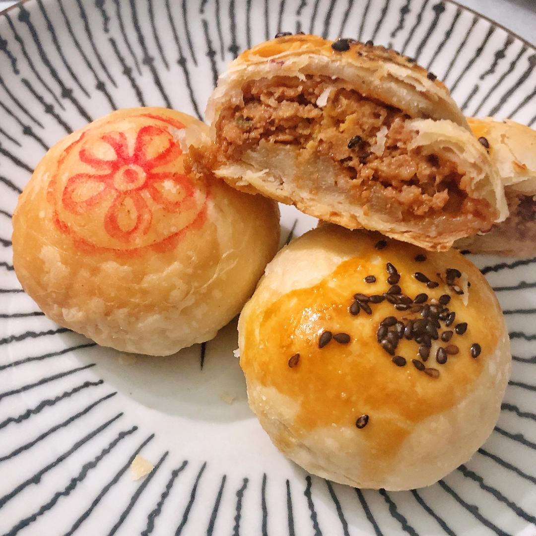 排四个小时队也买不到的鲜肉月饼，秘诀是放麻油！