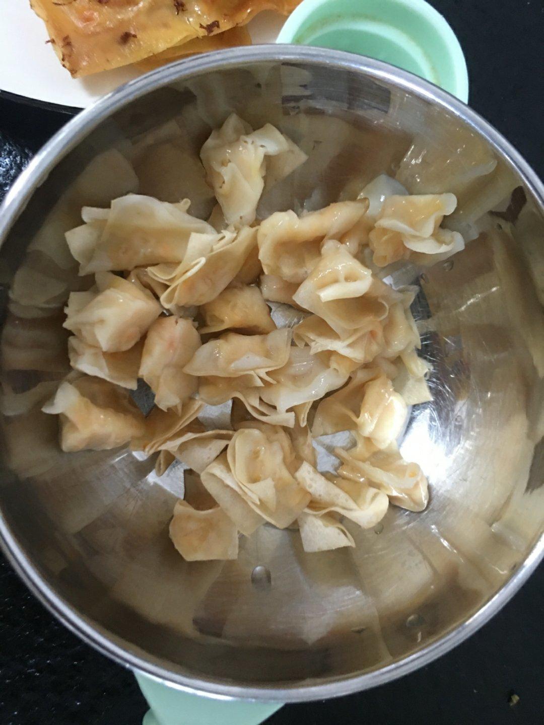 胡萝卜鲜肉小馄饨（宝宝辅食）