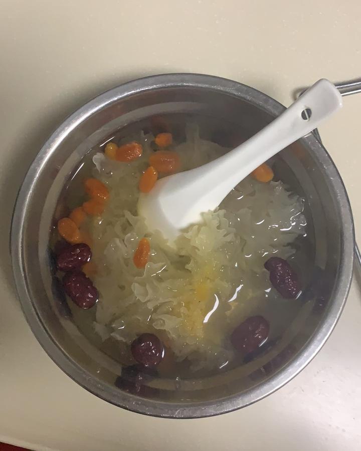 银耳燕窝糖水