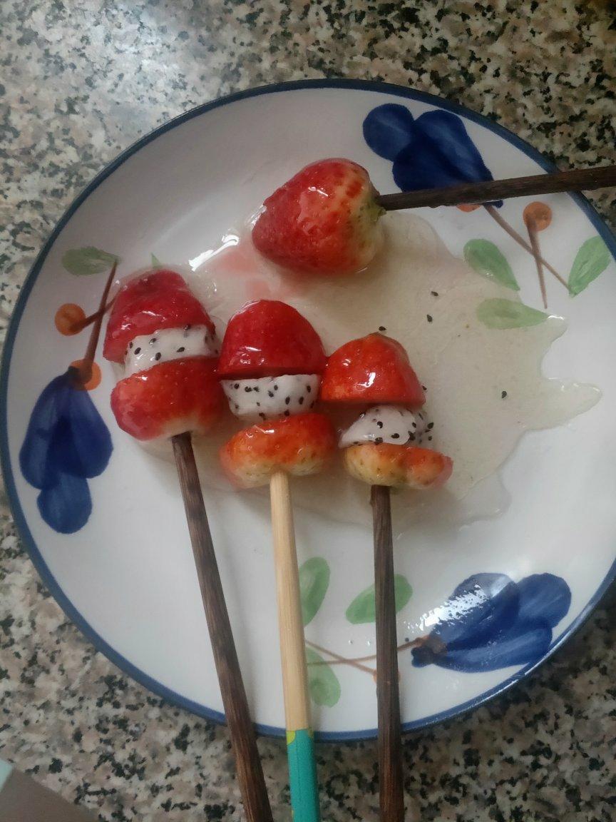 超可爱的草莓糖葫芦