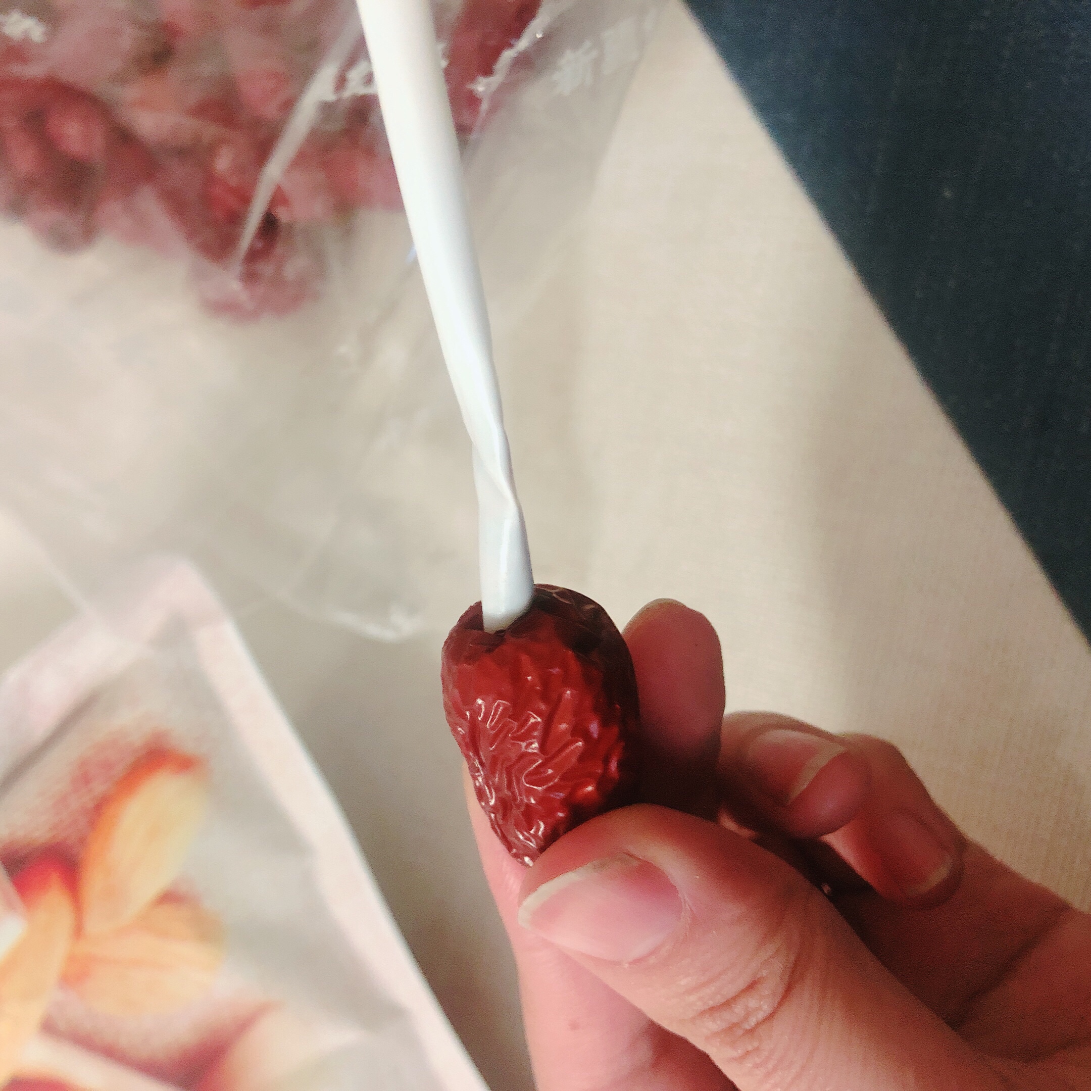 网红零食奶莓奶枣的做法 步骤1