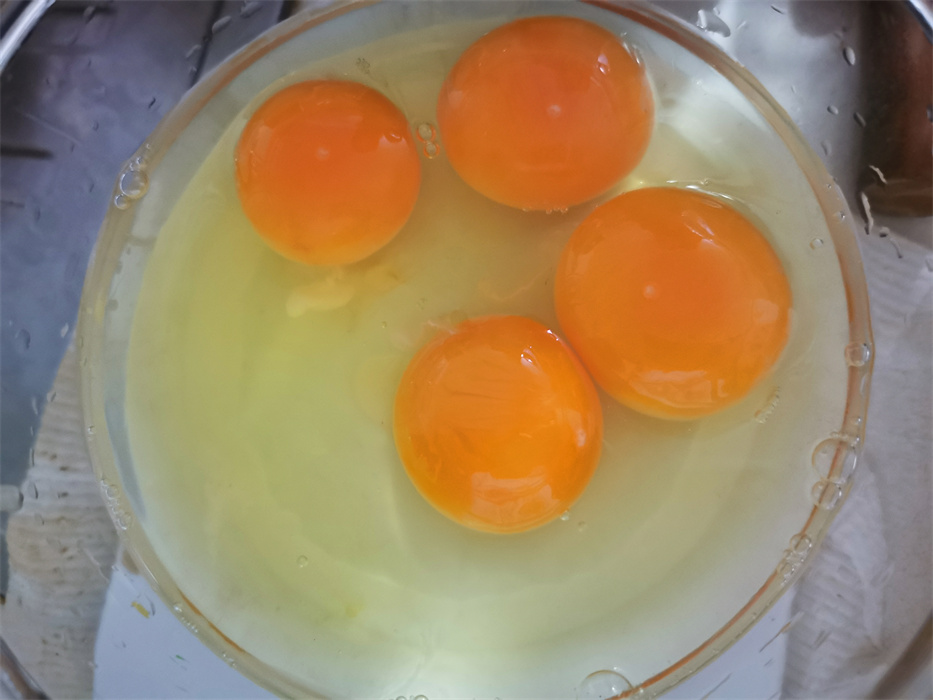 【生酮低碳】一个碗3分钟搞定奶油炖蛋的做法 步骤1