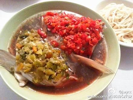 双色剁椒鱼头的做法