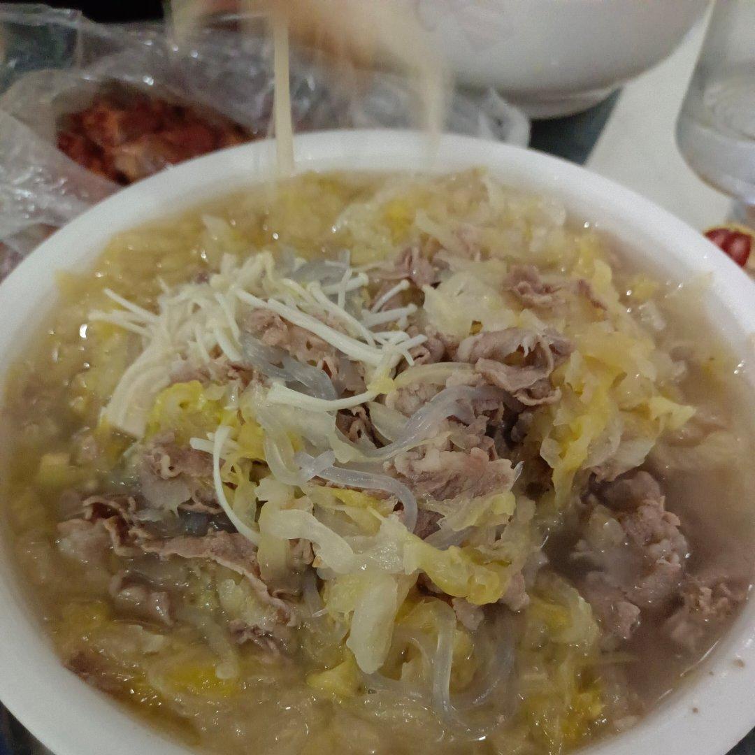 加了酸菜的酸汤肥牛