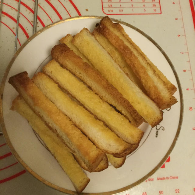 香酥可口的——黄油椰蓉吐司条