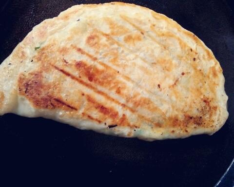 酥脆韭菜盒子的做法