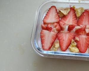 减肥也能吃的酸奶蛋糕盒子（入口即化媲美草莓奶油蛋糕）的做法 步骤4