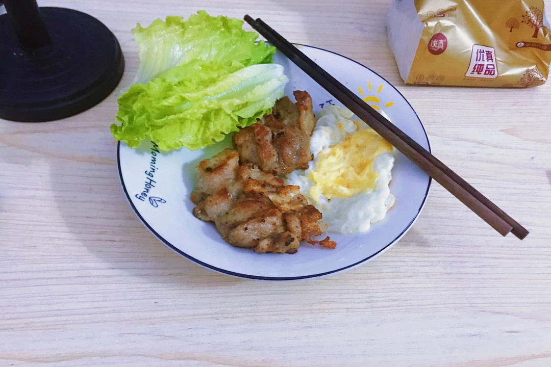简单易做的香煎黑椒鸡排 柠檬鸡腿肉做法