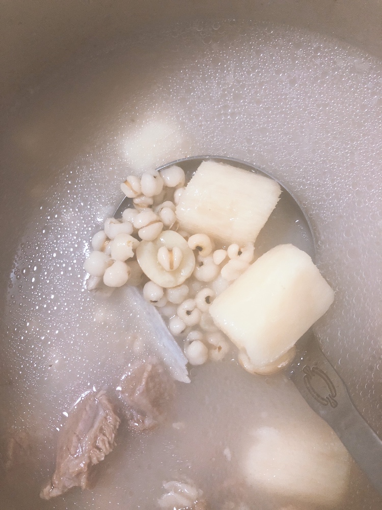 薏米淮山莲子排骨汤的做法