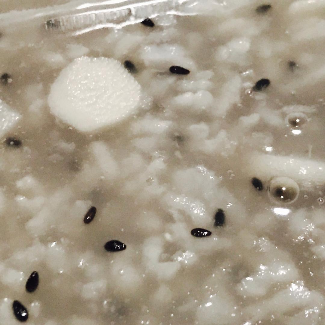 节气好食：山药黑芝麻粥