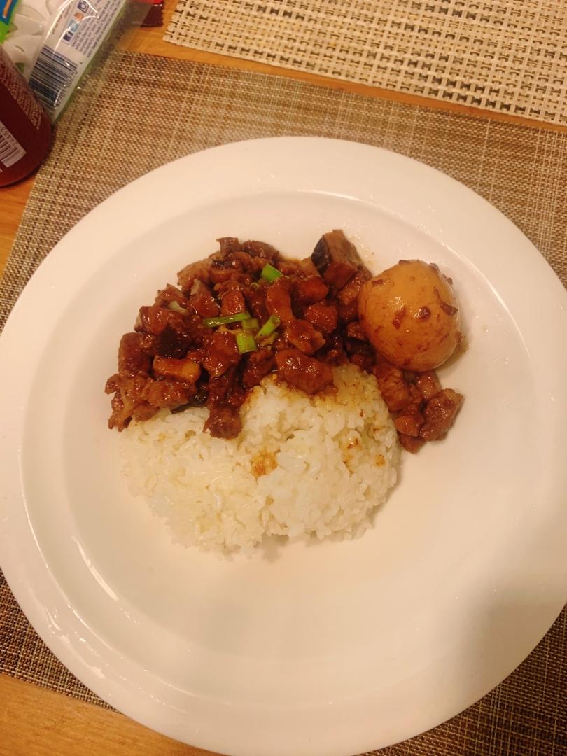 洋葱酥卤肉饭
