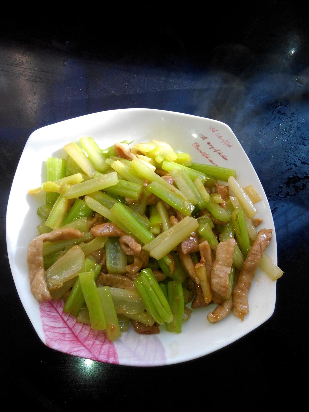 西芹肉片的做法